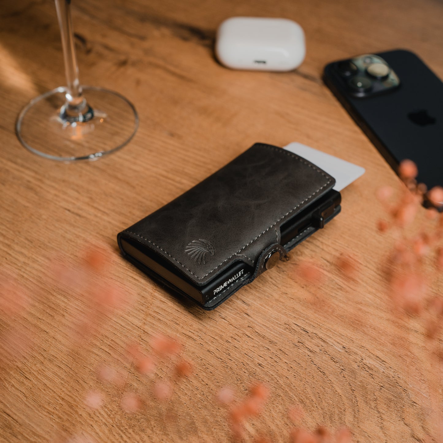 Schlankes Slim Wallet in Grau – elegantes Portemonnaie mit RFID-Schutz