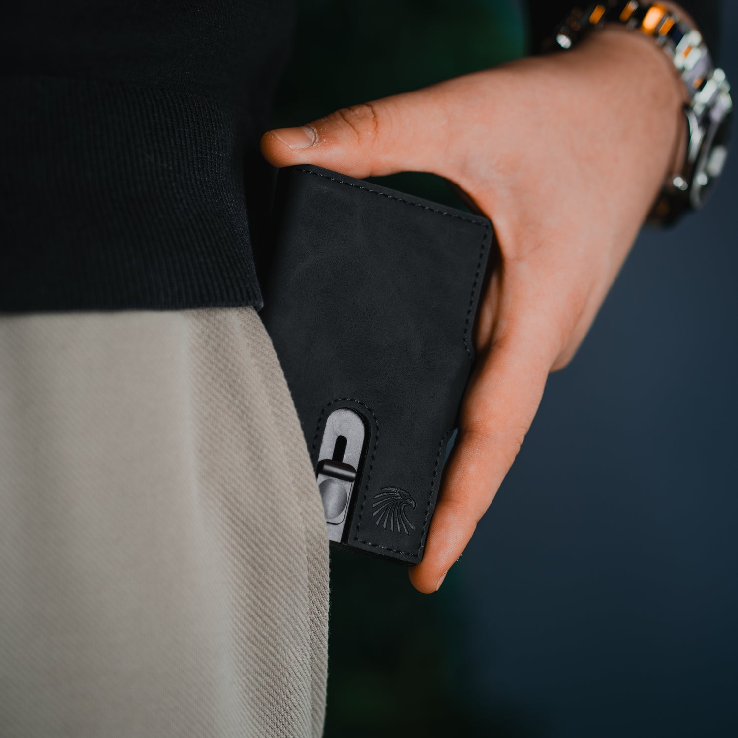 Slim Wallet Push Schwarz - Elegante Geldbörse mit einem minimalistischen Design in der Tasche