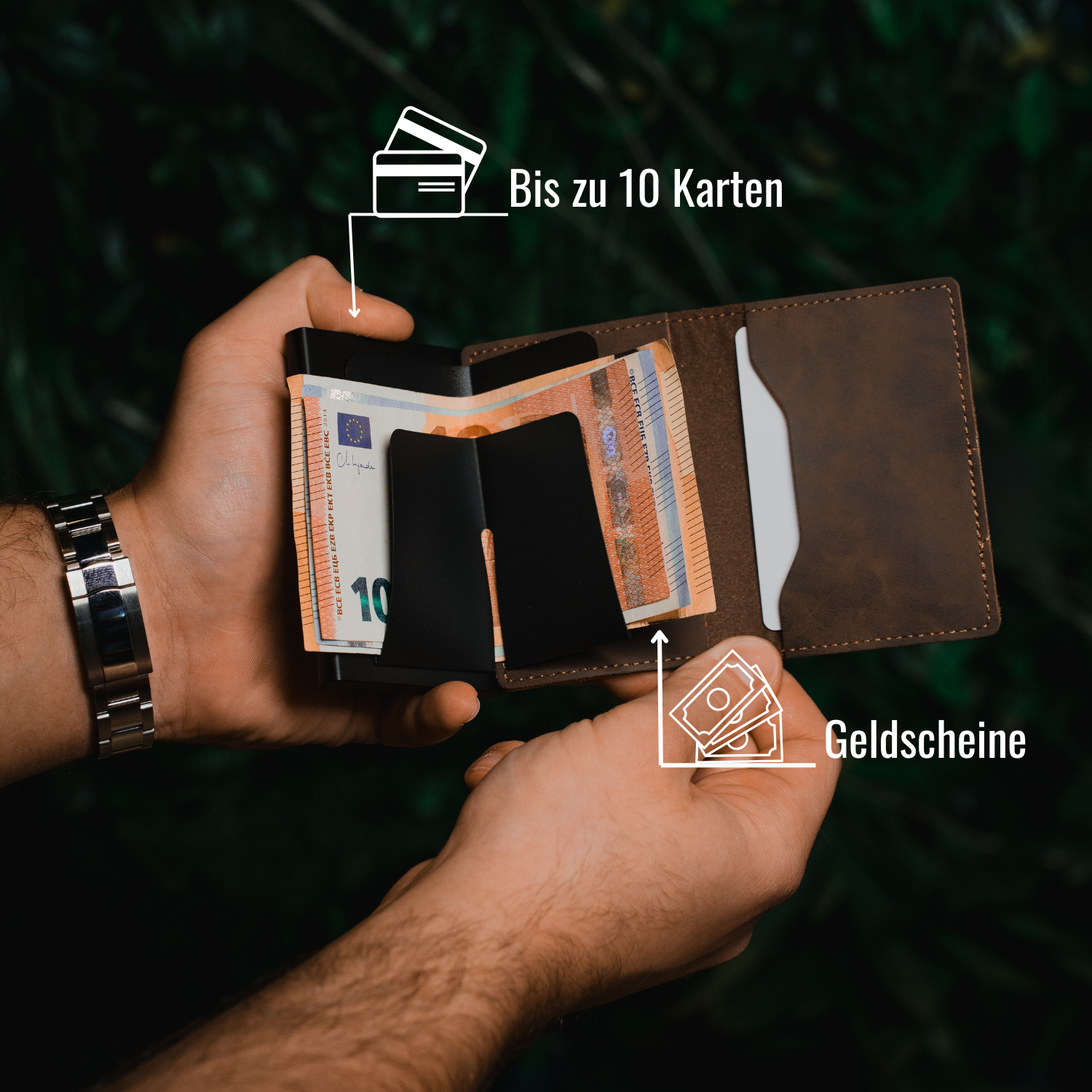 Smart Wallet aus echtem Leder, geöffnet in Händen gehalten. Bietet Platz für bis zu 10 Karten und Geldscheine, kompakt & stilvoll.