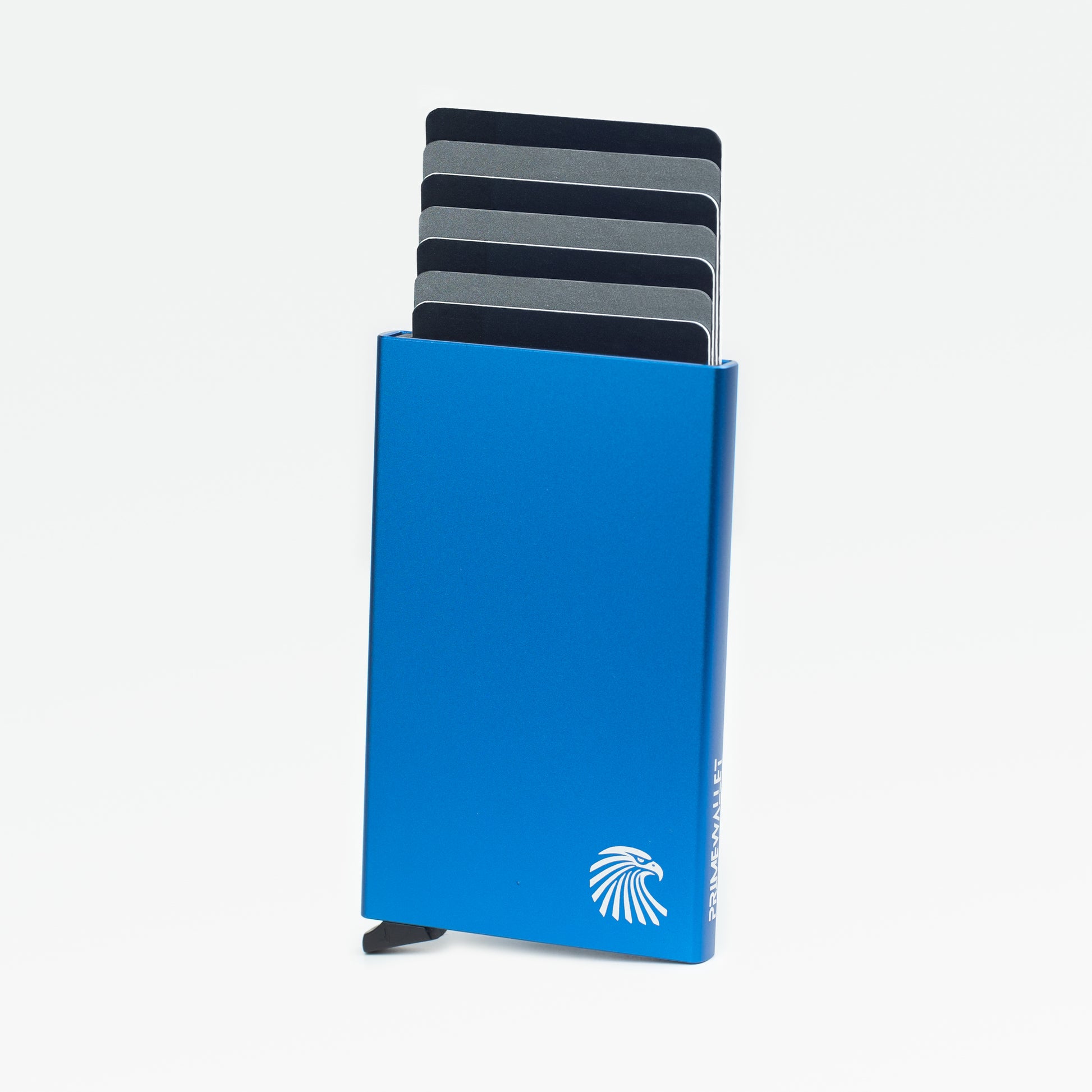 Kartenetui Blau – sicheres Cardholder mit RFID-Blocker. Der praktische Mechanismus ermöglicht schnellen Zugriff auf bis zu sieben Karten.