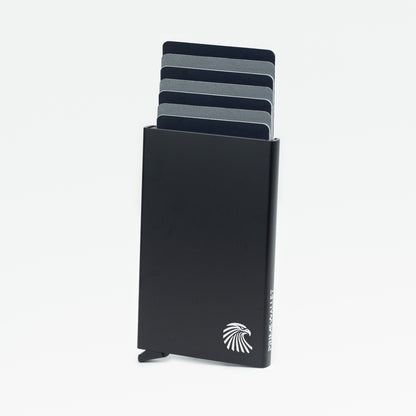 Kartenetui Schwarz – stilvolles Kartenetui mit matter Metallic-Oberfläche. Kompakte und sichere Aufbewahrung für Karten.