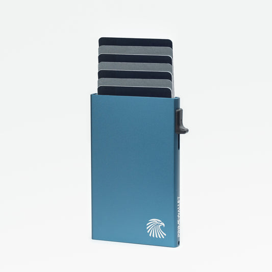Kartenetui Side Blau – innovativer Cardholder mit praktischem Schiebemechanismus. Schützt Karten zuverlässig vor Knicken und Abnutzung.