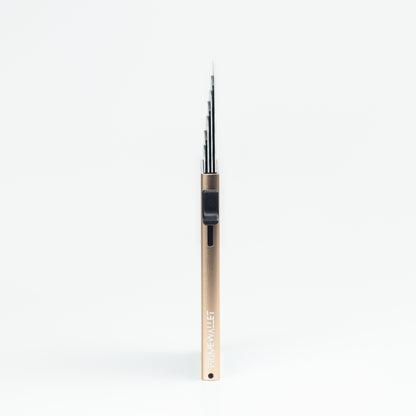 Kartenetui Side Gold – elegantes Design mit edler Metallic-Oberfläche. Kompakt, sicher und perfekt für den minimalistischen Lifestyle.