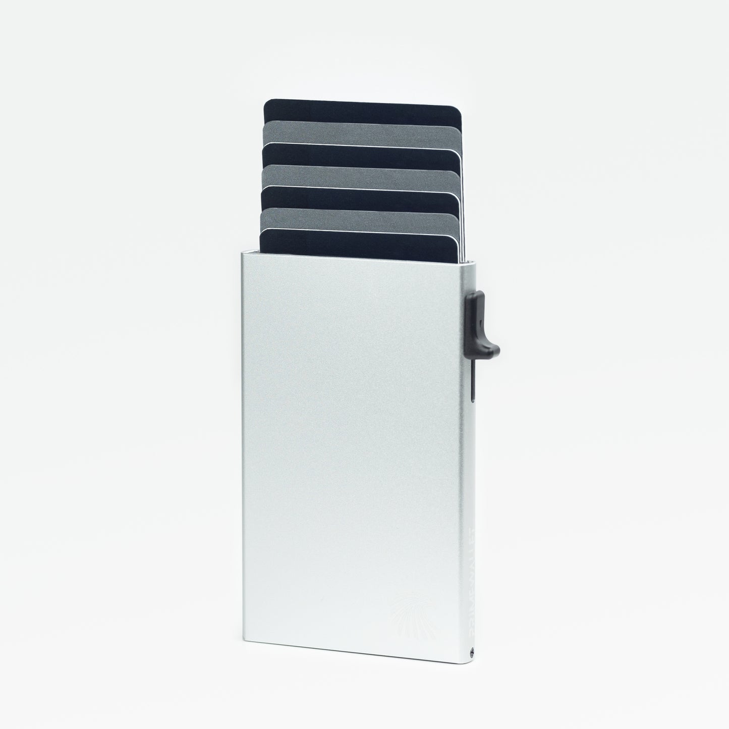 Kartenetui Side Silber – innovativer Cardholder mit praktischem Schiebemechanismus. Karten sind sicher verstaut und sofort griffbereit.