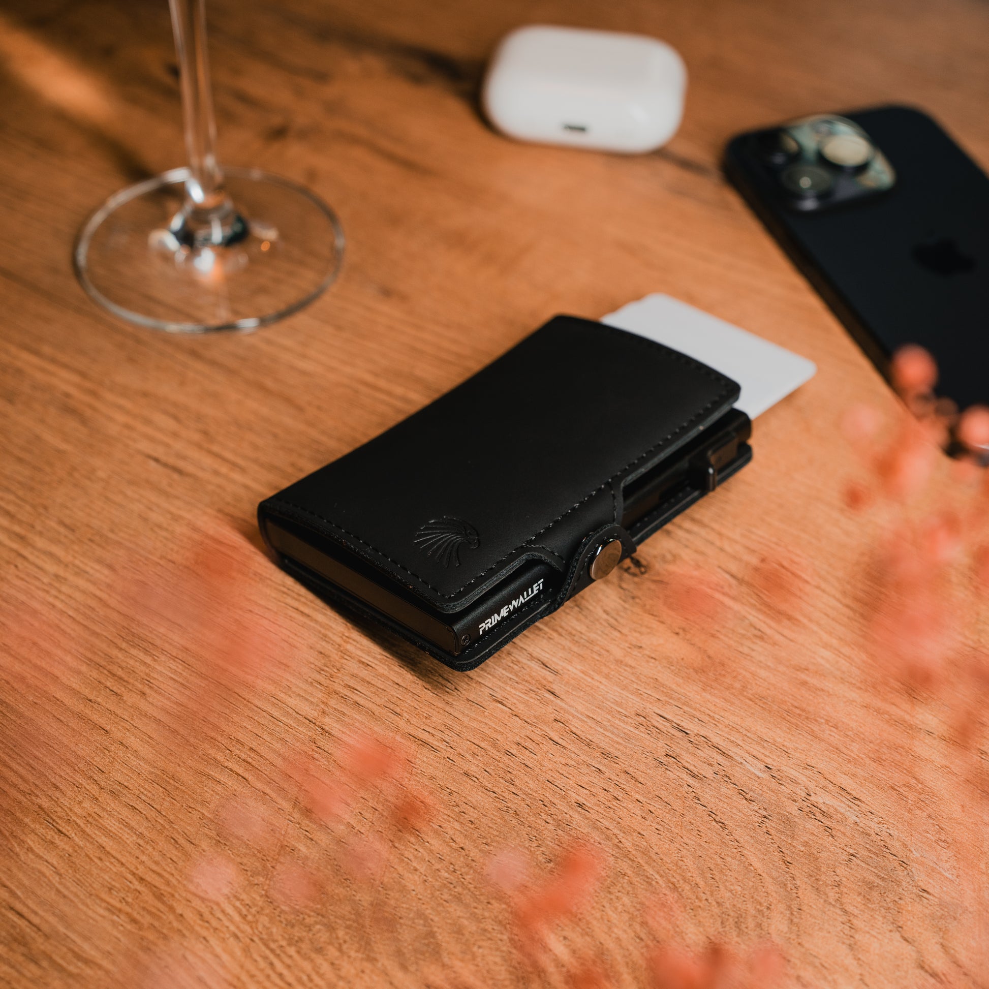 Elegantes Slim Wallet in Schwarz – minimalistisches Portemonnaie mit RFID-Schutz