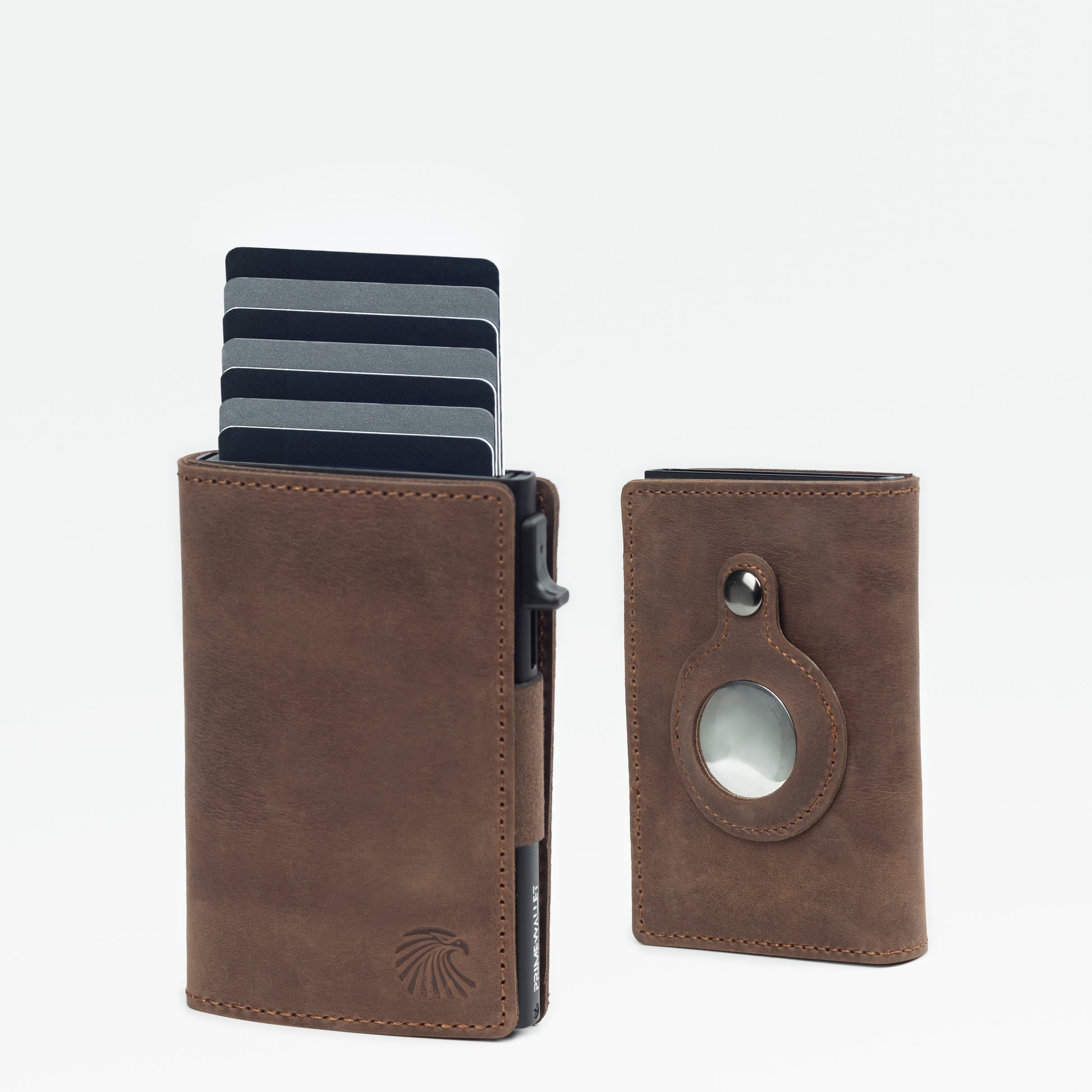 Smart Wallet Dunkelbraun – klassisches Design trifft auf moderne Funktionalität. Smarte Geldbörse für eine geordnete Aufbewahrung von Karten und Scheinen.